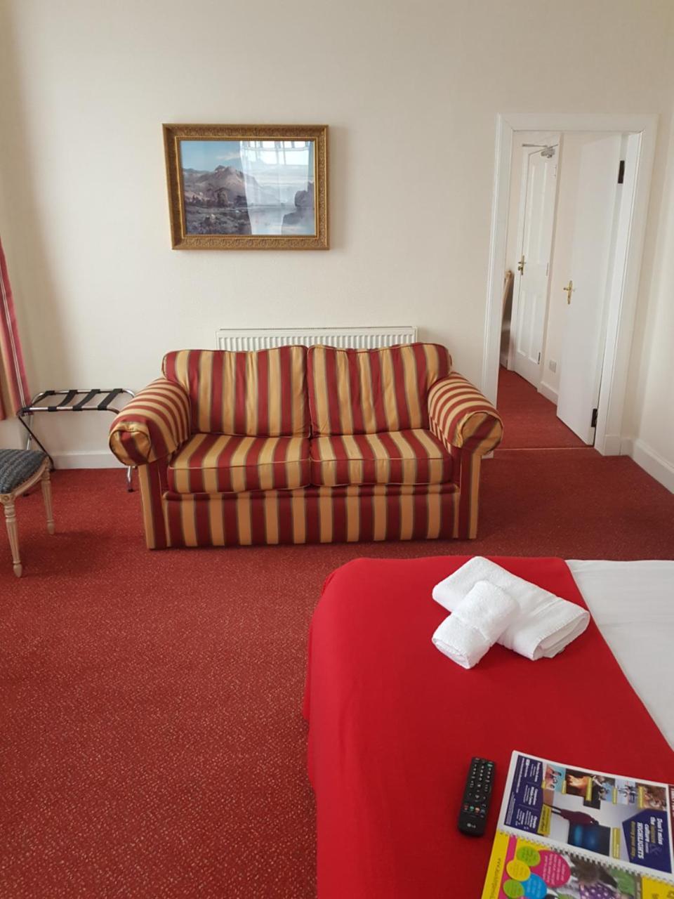 The Royal Hotel Blairgowrie and Rattray المظهر الخارجي الصورة